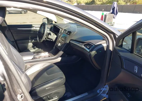 2019 Ford Fusion Energi Titanium z USA, uszkodzony, nr VIN 3FA6P0SU8KR103925